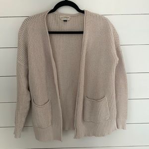 Like new Universal Thread cardigan